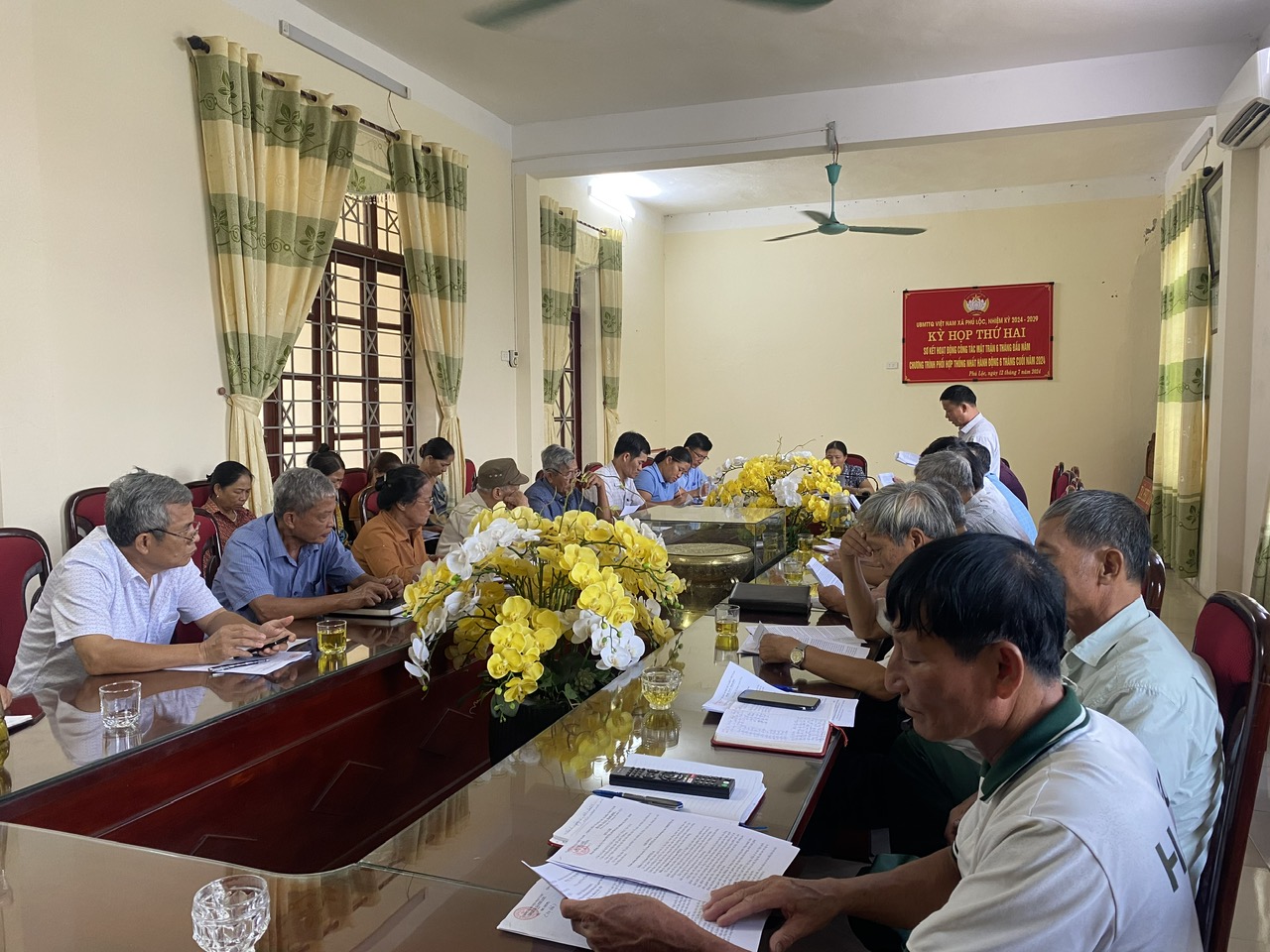 Ủy ban MTTQ Việt Nam xã Phú tổ chức kỳ họp thứ 2 và sơ kết công tác Mặt trận 6 tháng đầu năm 2024. Triển khai chương trình phối hợp hành động 6 tháng cuối năm 2024.